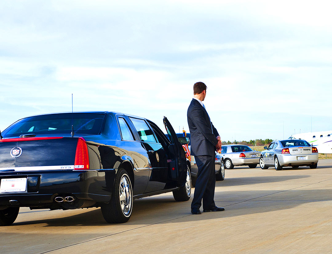 Raleigh reportage photography Bill Clinton to arrive at RDU